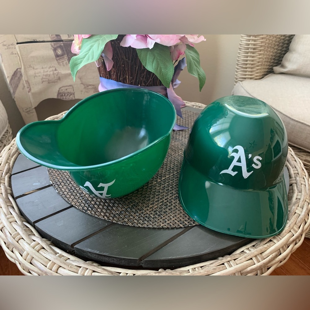3 Oakland A’s Nachos Serving Bowls: Green with White Logo. Material: plastic.